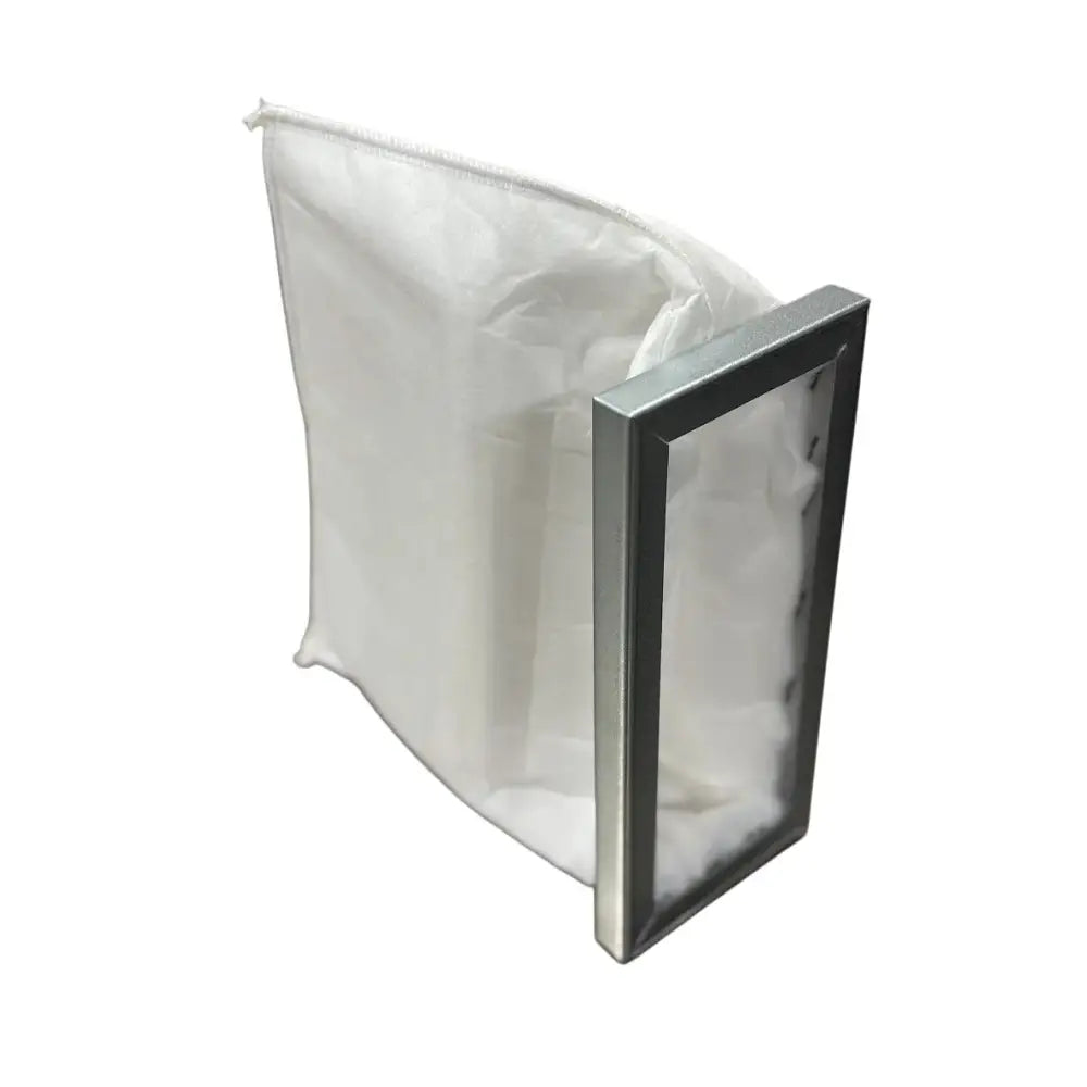 Vit väsbar ventilationsfilter med metallram för energieffektiv drift i Systemair VR 700 EV